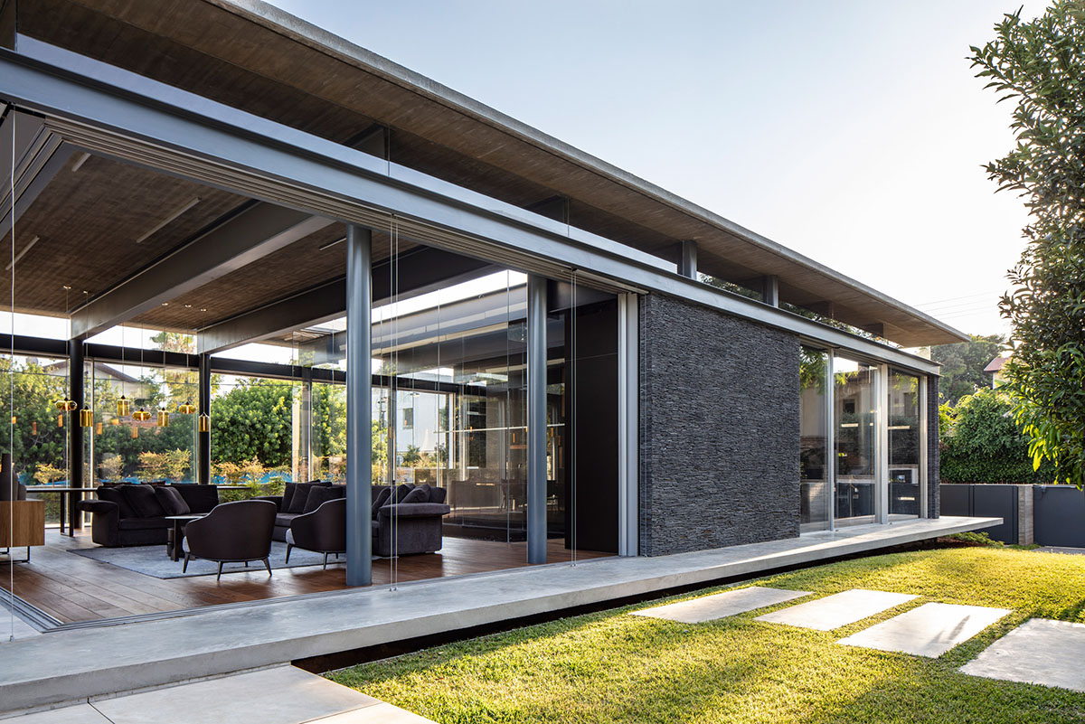 Pitsou Kedem Architects' black Pavilion House is reflected onto a linear swimming pool in Israel