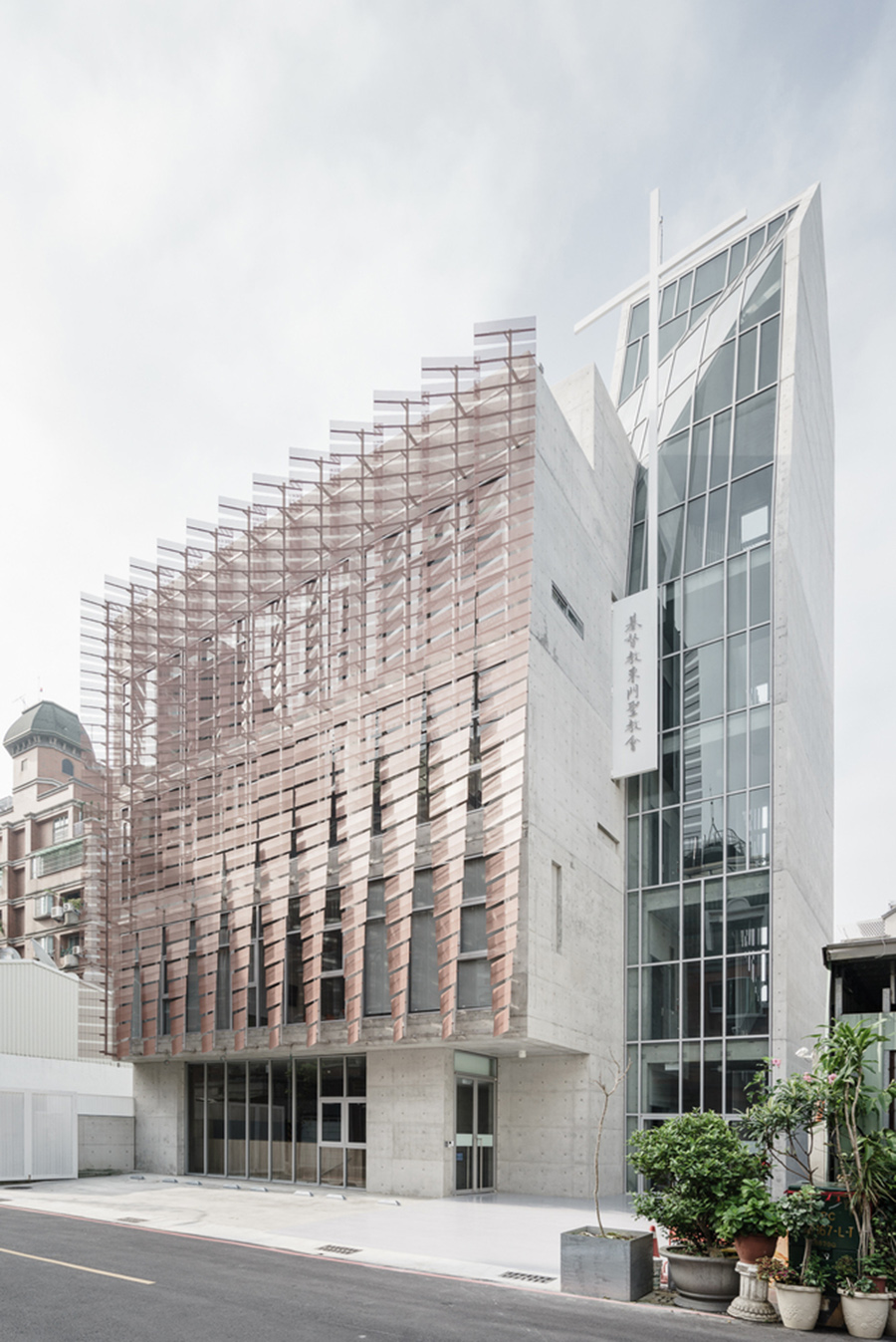 MAYU architects+ adds copper-coloured featherlike screen to main facade of Tung-Men Holiness Church