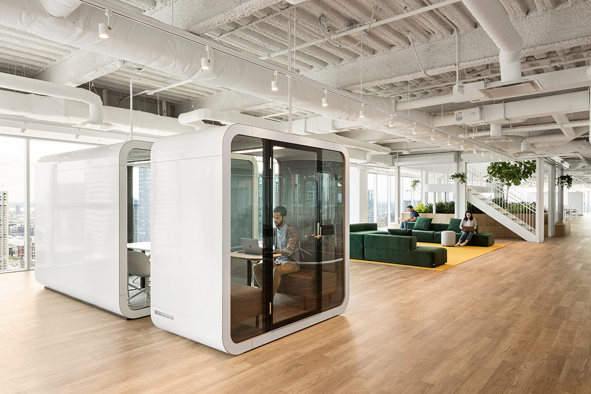 ISSADESIGN merges linear elements and curved working pods for interiors of Behavox in Montreal