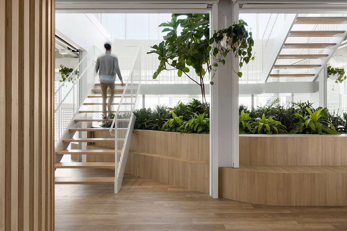 ISSADESIGN merges linear elements and curved working pods for interiors of Behavox in Montreal