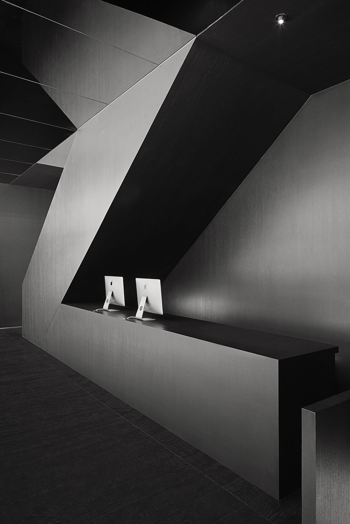 Various Associates integrates giant variable screens to interiors of fashion boutique in Chengdu