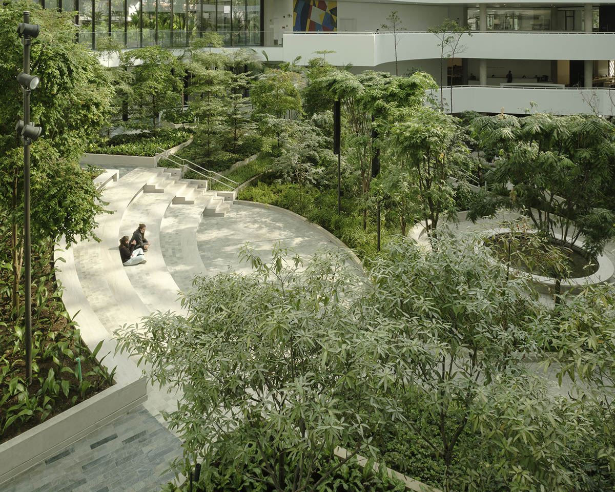 Safdie Architects создает гигантский городской оазис под сводчатой ​​стеклянной крышей для исследовательского и медицинского центра
