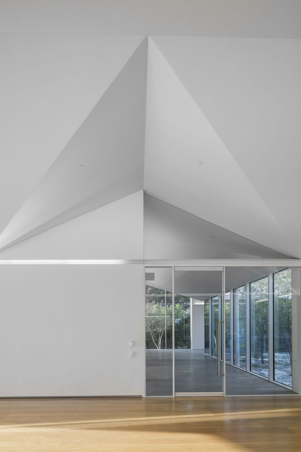 Johnston Marklee-designed freestanding Menil Drawing Institute is enriched with spacious courtyards