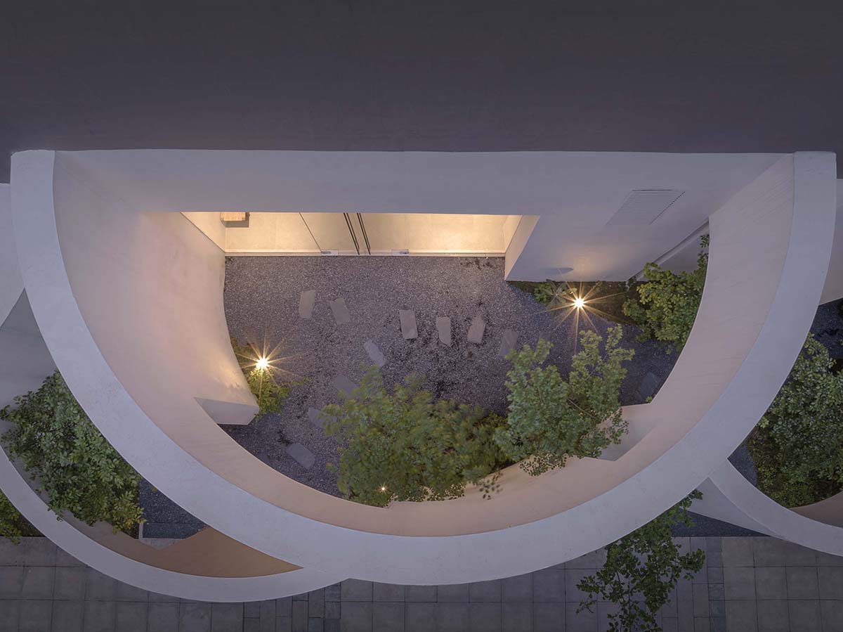 HAS design and research built a museum featuring curved walls resembling landscape caves 