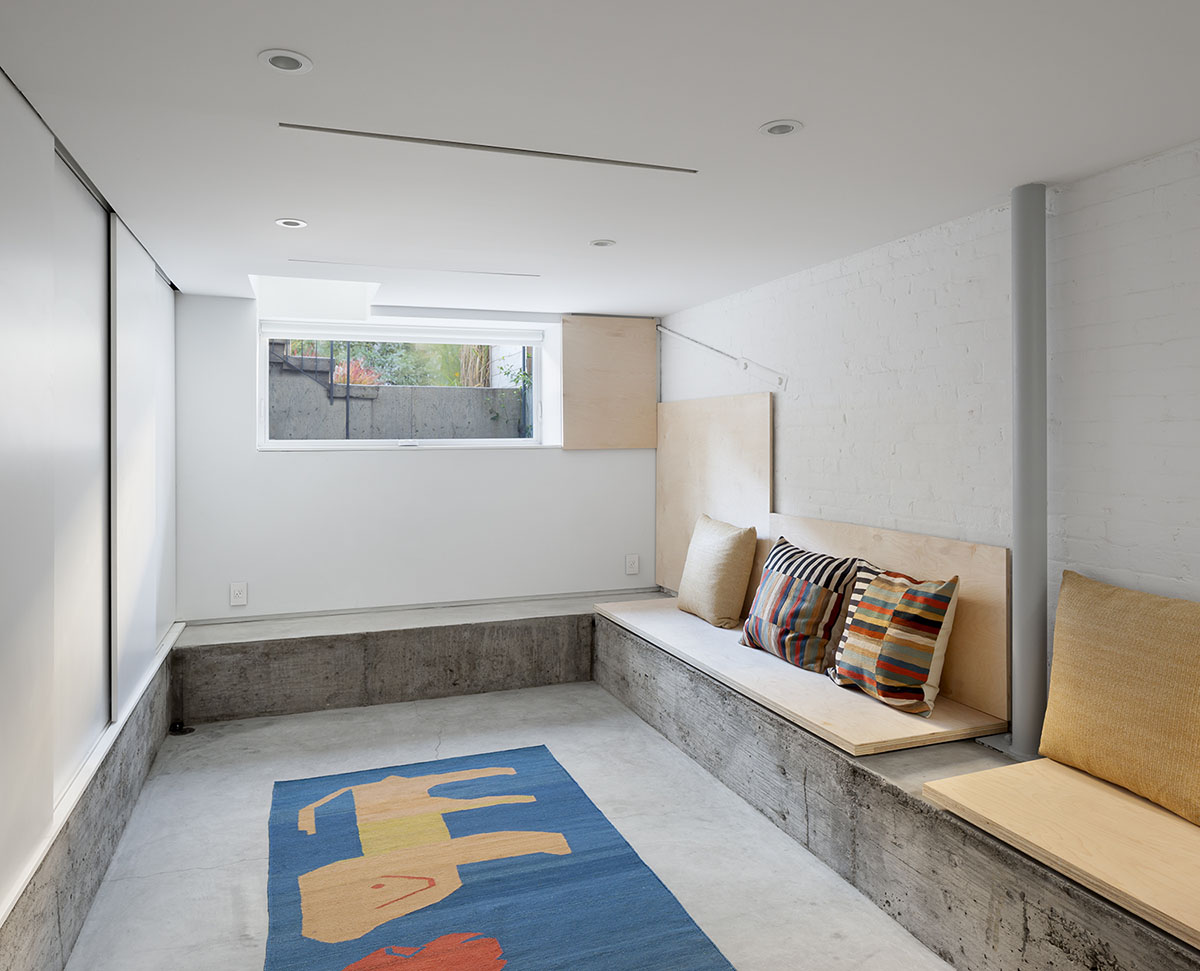 Aleph-Bau breaks Toronto’s row houses monotony with an unseen rooftop