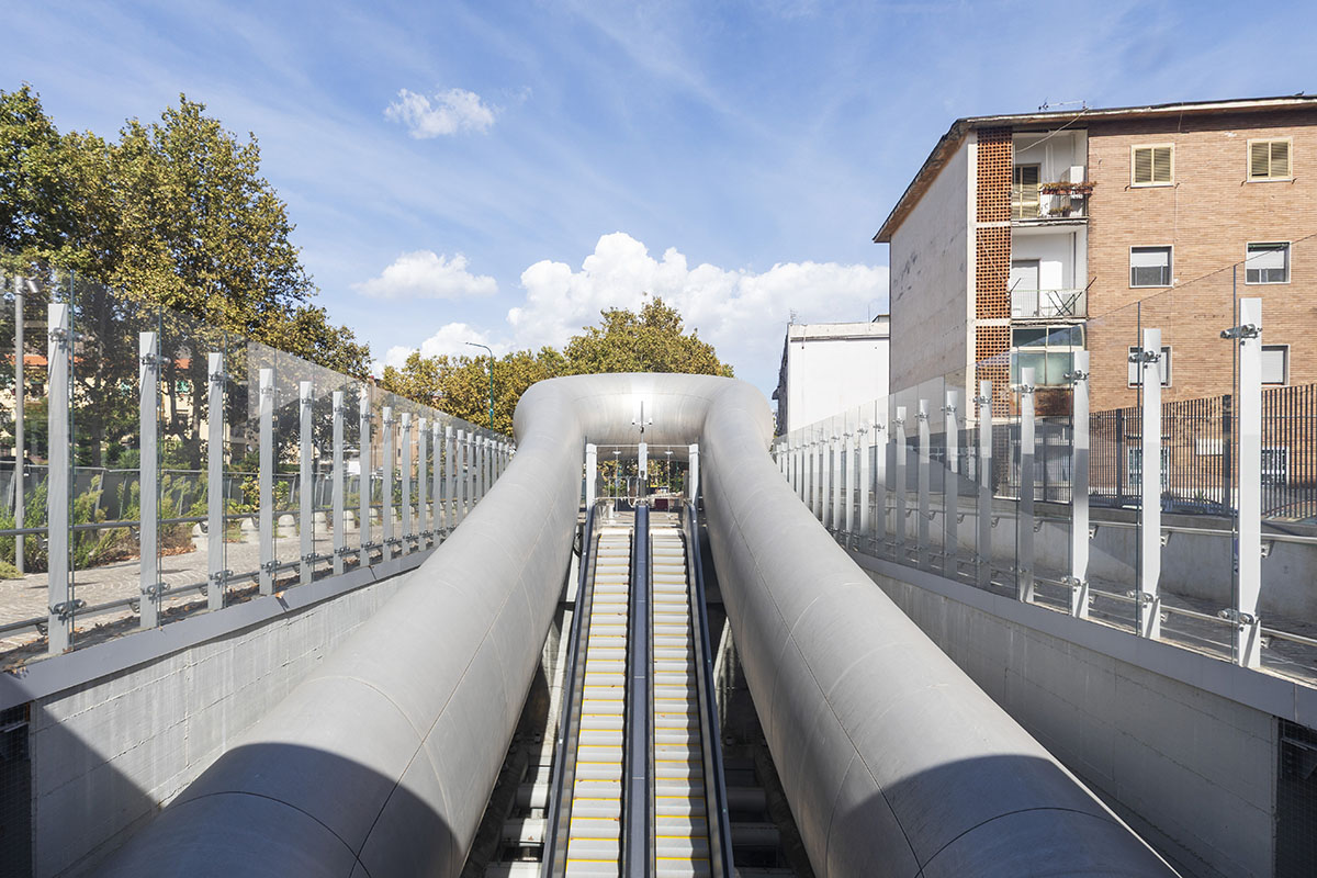 Anish Kapoor designed smooth and rim-like entrance for Naples subway station 