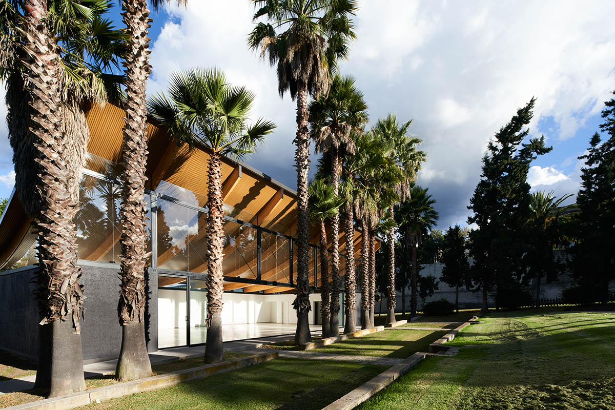 TEC Taller EC creates pavilion with concave wooden roof that becomes a façade in Ecuador