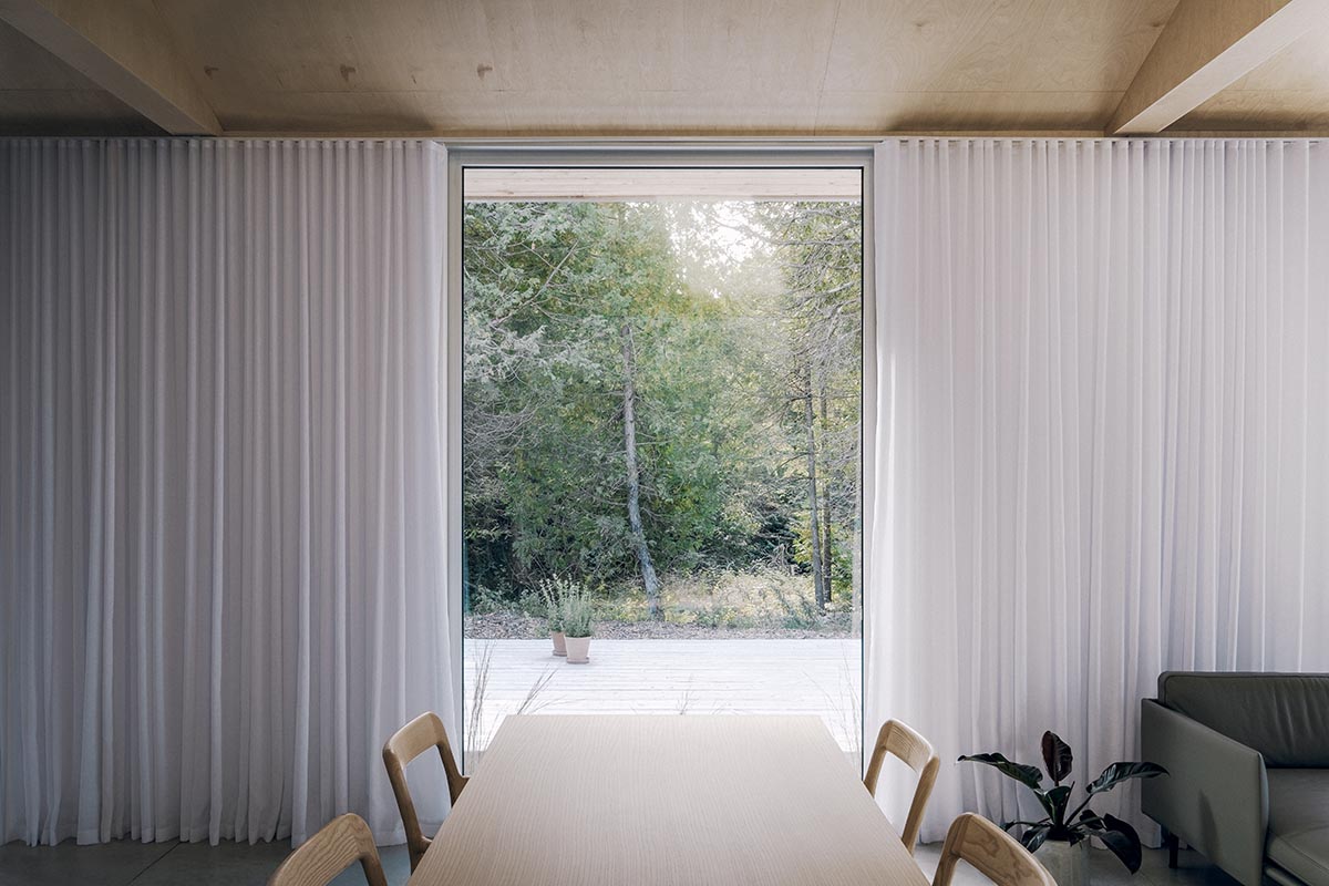 StudioAC mimics traditional farmhouse with a modern, corrugated-metal home near Toronto 