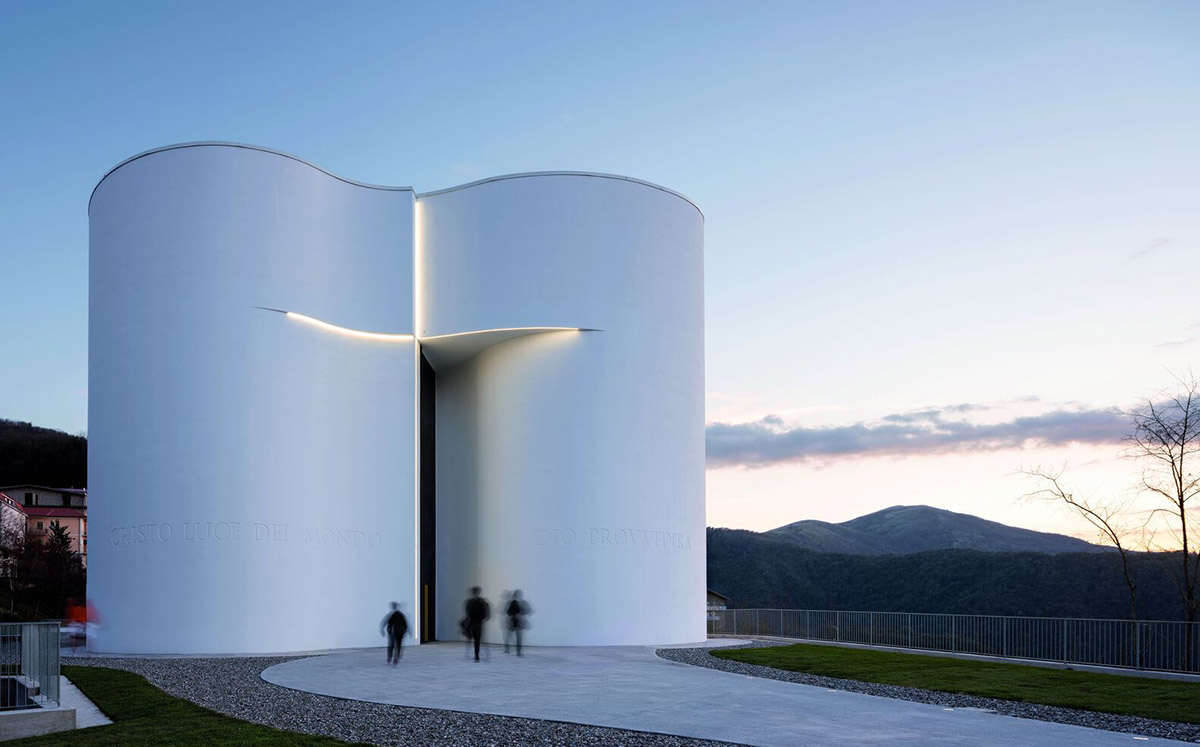 Smooth all-white walls form church designed by Mario Cucinella Architects in Mormanno hill town 