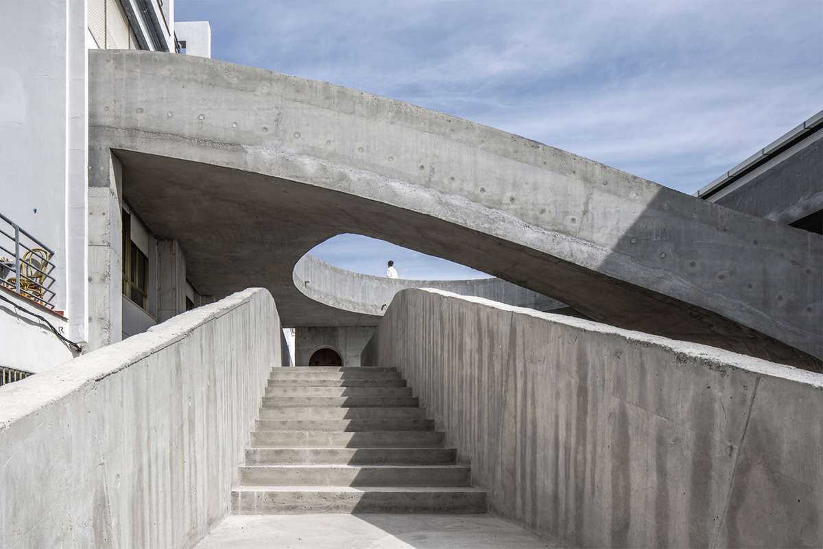 DJarquitectura adds sculptural staircase to university's courtyard to facilitate different uses