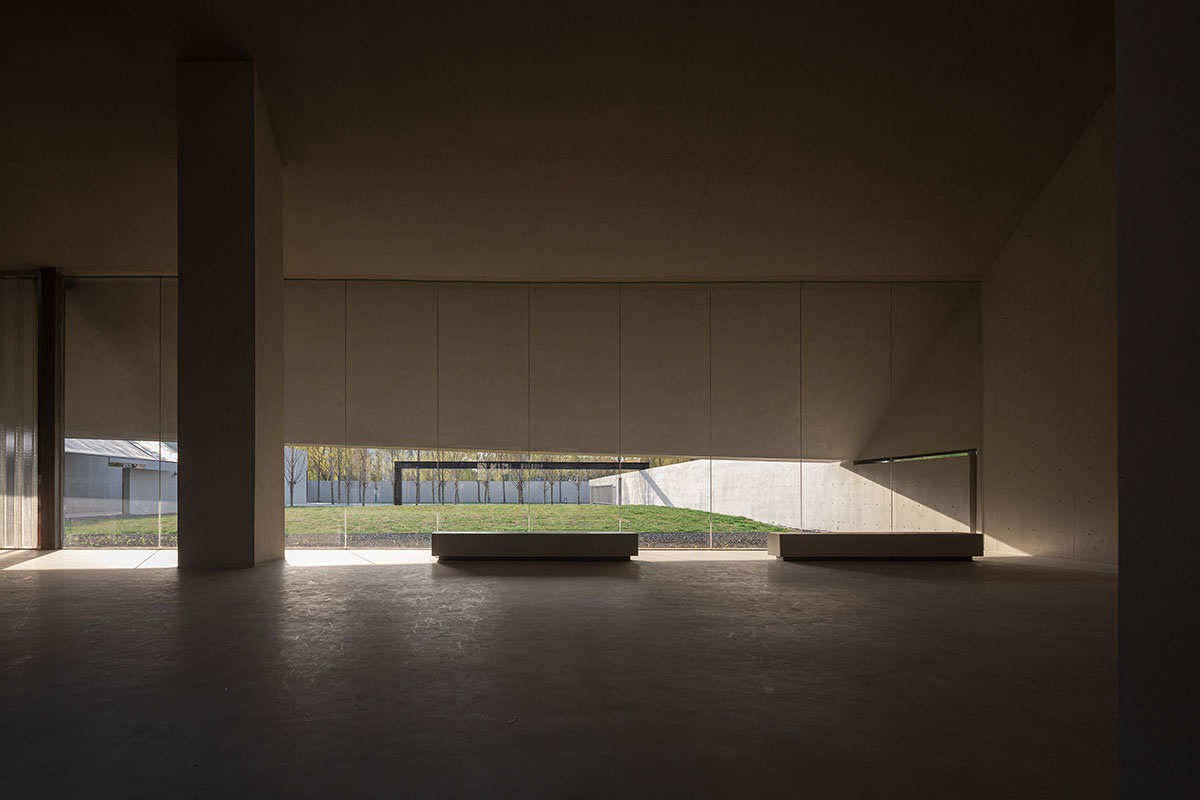 Atelier Deshaus built a memorial with enclosed walls to create a