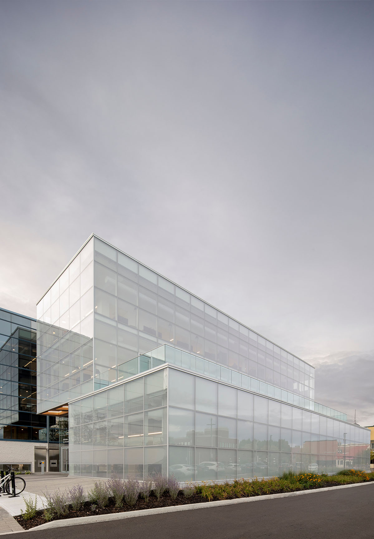 Whitish glass library designed by ACDF Architecture acts as a white floating volume in Quebec