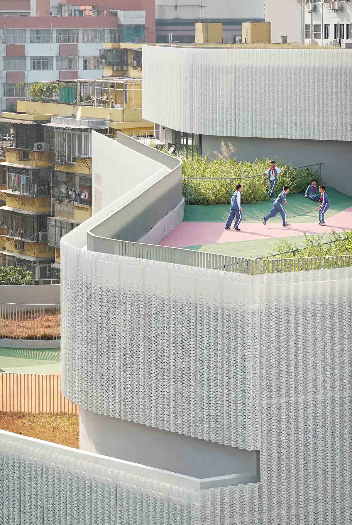 The school features large cracked slabs that serve as walls in the center of Shenzhen city