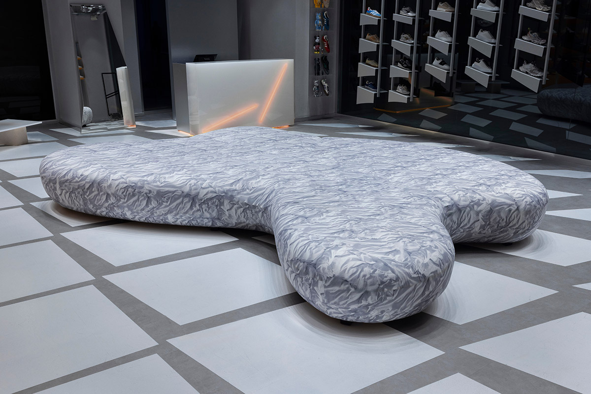 Salon Alper Derinbogaz transforms sound waves into architectural elements for a retail store