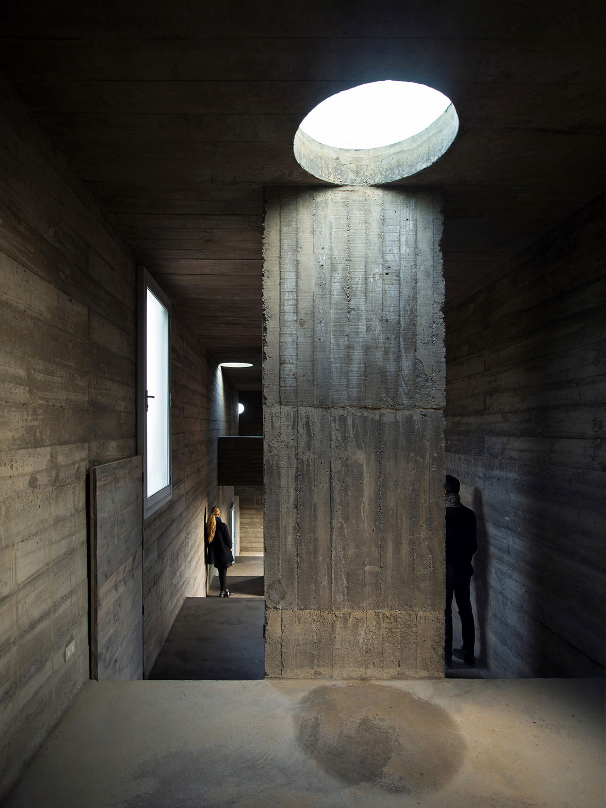 Pezo von Ellrichshausen anchors this concrete block to a cliff of Chile's Coliumo Peninsula