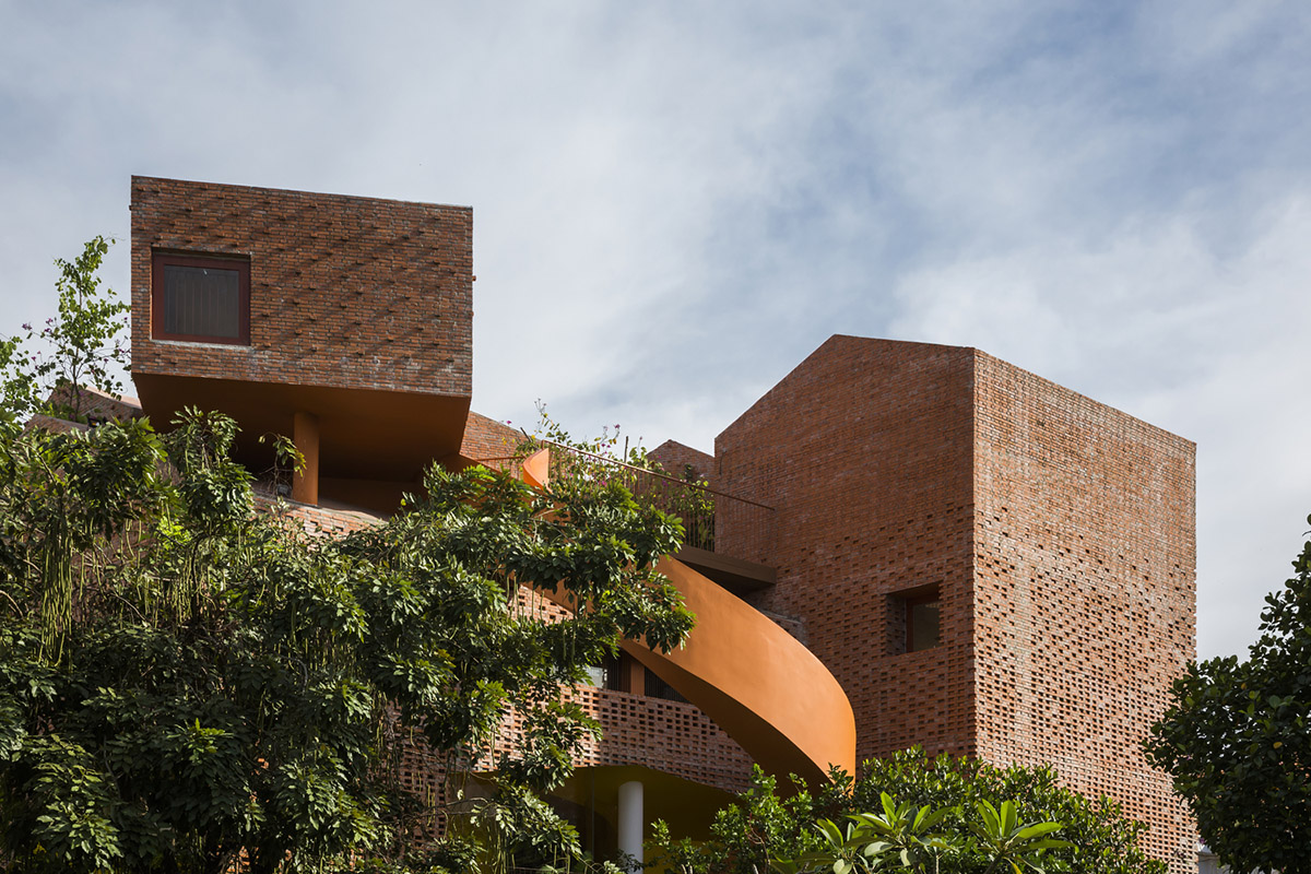 This intertwined kindergarden creates surprising spaces for kids and adults in Vietnam