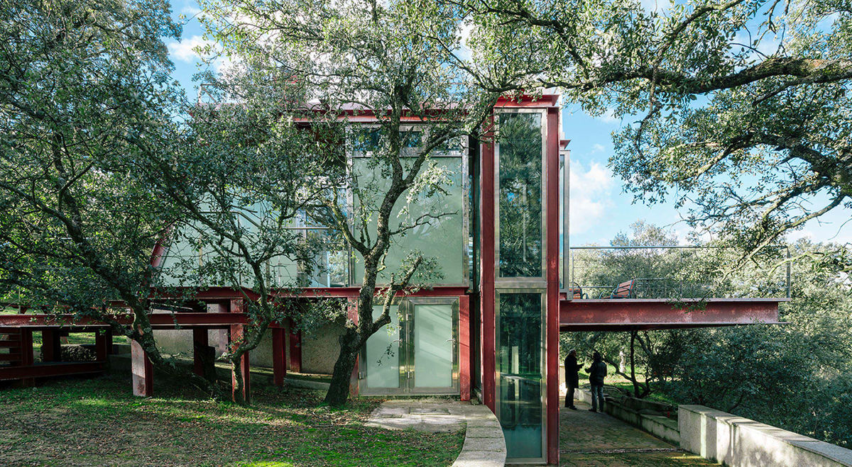 Penelas Architects completes fully-glassed facade pavilion in Spanish forest