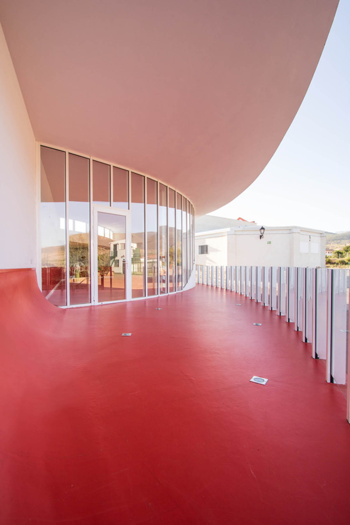 Carquero Arquitectura completes fully pink colored municipal toy library in Granada