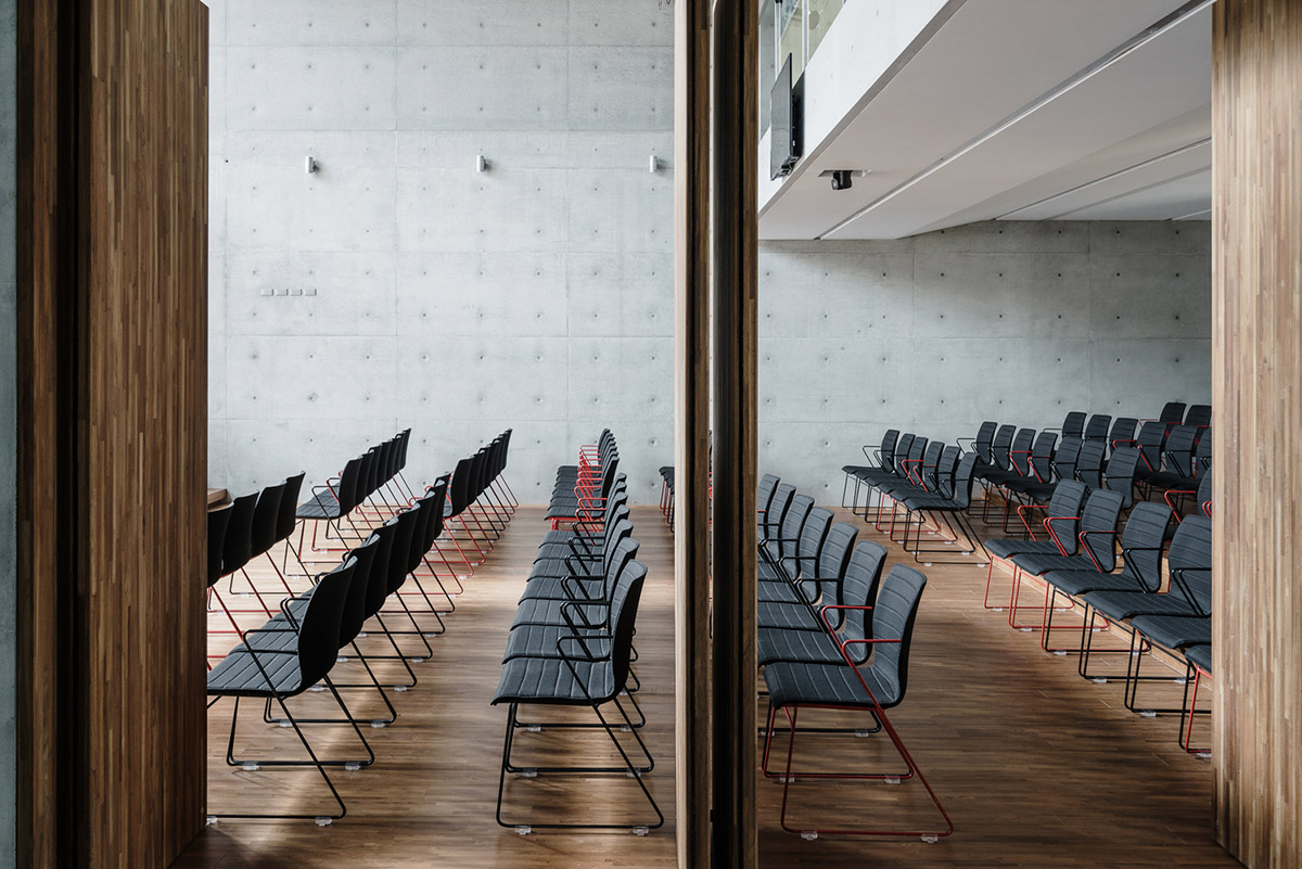 MAYU architects+ adds copper-coloured featherlike screen to main facade of Tung-Men Holiness Church