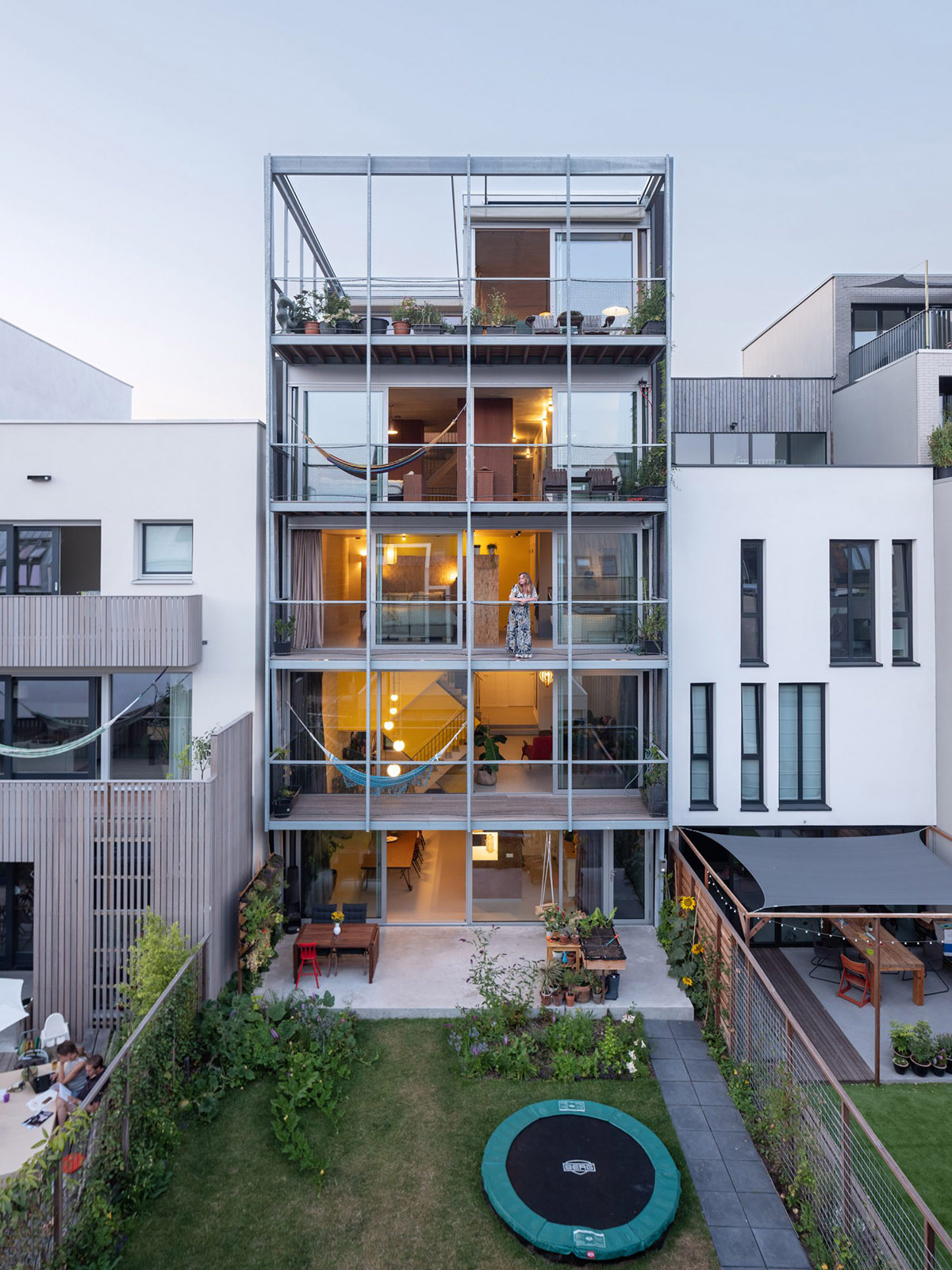 BETA built a three-generation house with open plan and free-form elements in Amsterdam