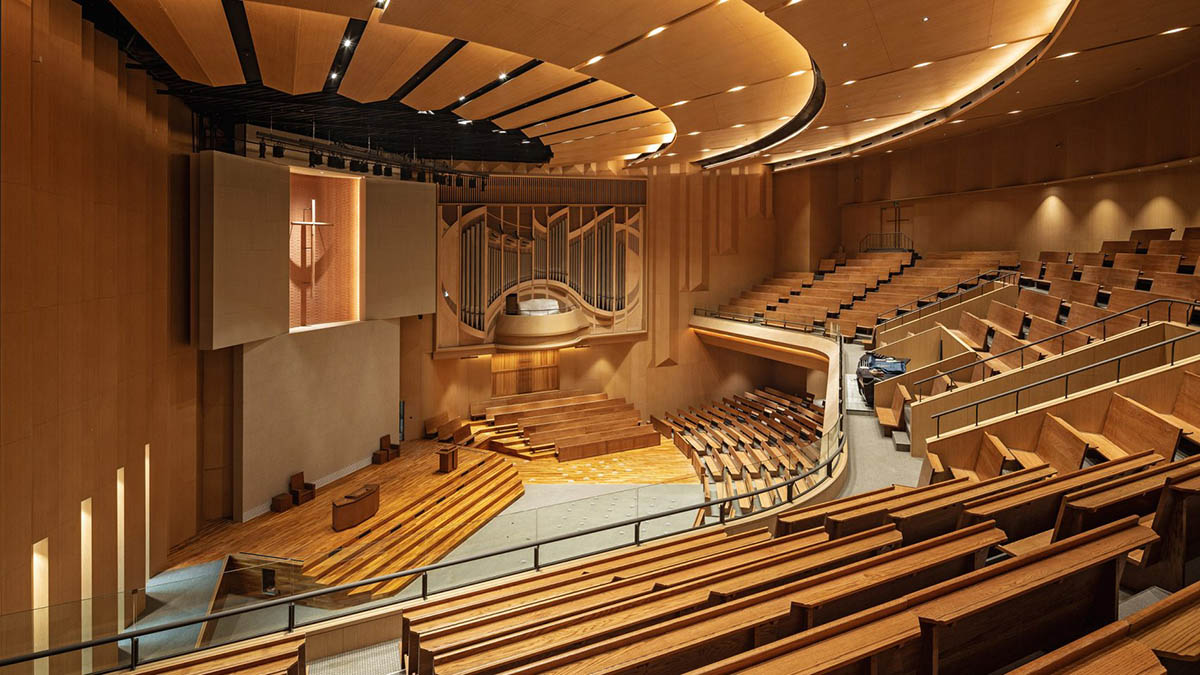 Seoinn Design Group built a curvaceous church with fluid towers challenging to traditional churches