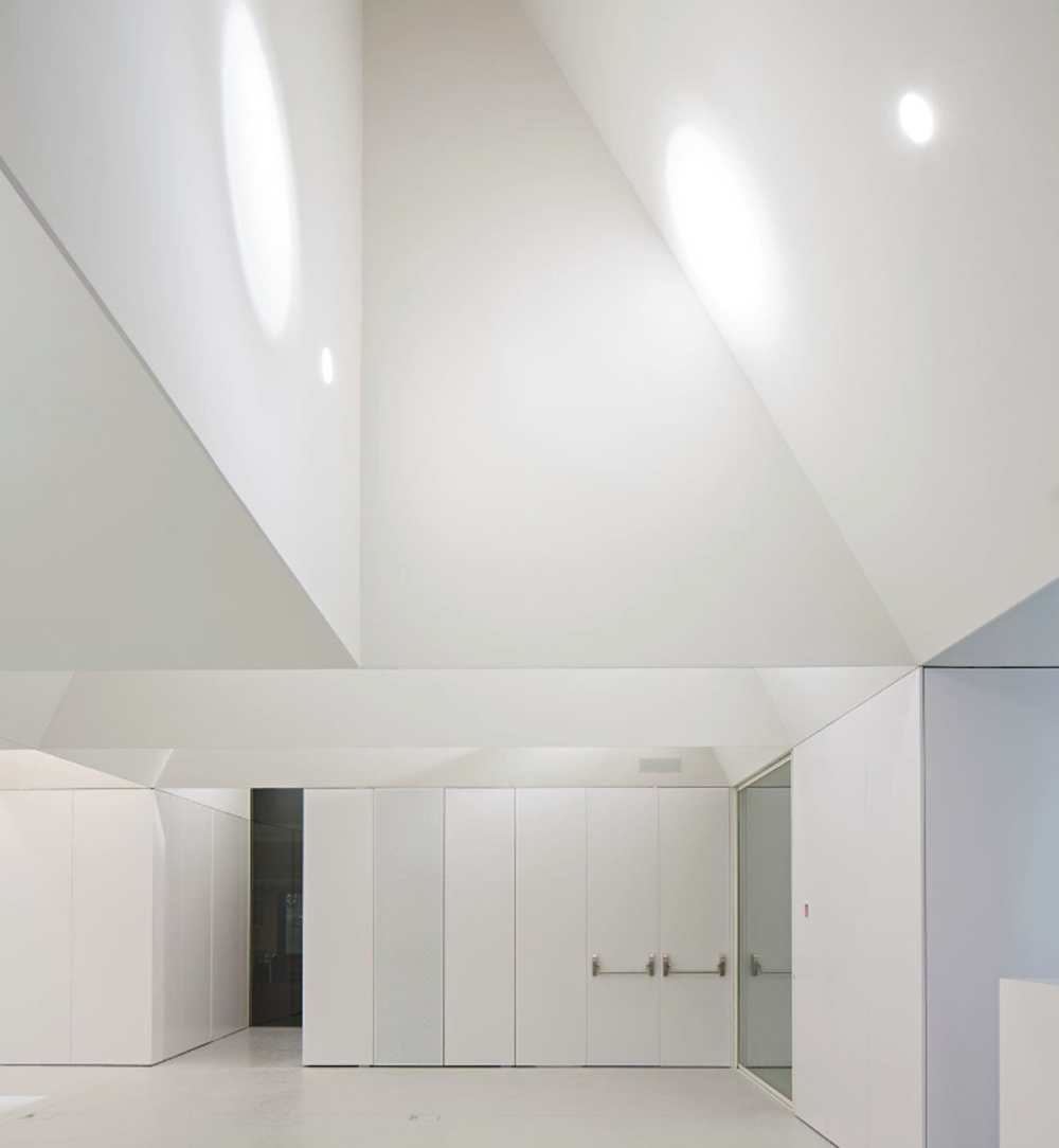 Aires Mateus carves out new meeting centre in Portugal irregularly to create openings