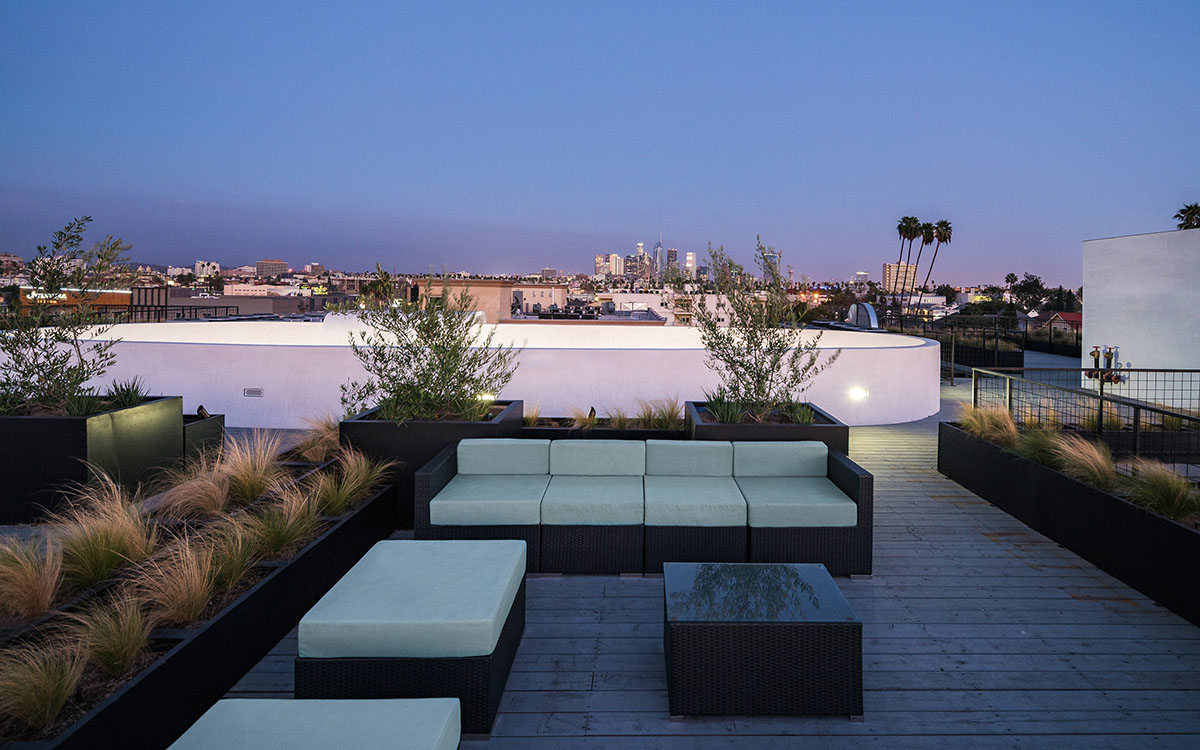 LOHA slightly pushes four sides of this apartment inward to adapt to its tight plot in Los Angeles