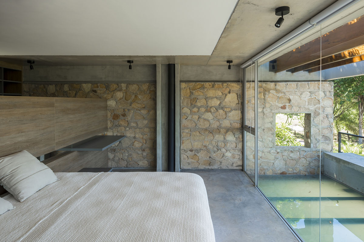 OMCM arquitectos brings rocky landscape inside of this weekend house in Paraguay