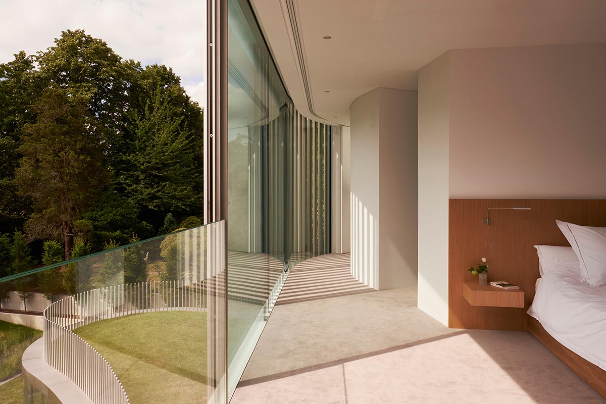 Elegant details and trefoil-shaped garden form this family house by Eldridge London in Coombe Park