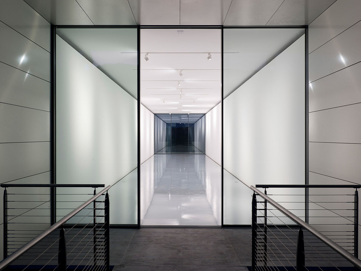 Richard Rogers' new gallery supported by orange steel beams cantilevers out 27 meters over hillside