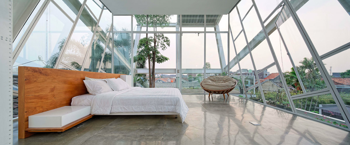 CG Loft House pretending seemingly to fall down acts as antithesis of classic Jakarta houses