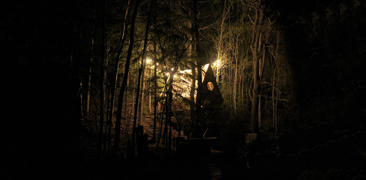 Studio North's Bird Hut not only serves for local birds but also for travellers in Canada