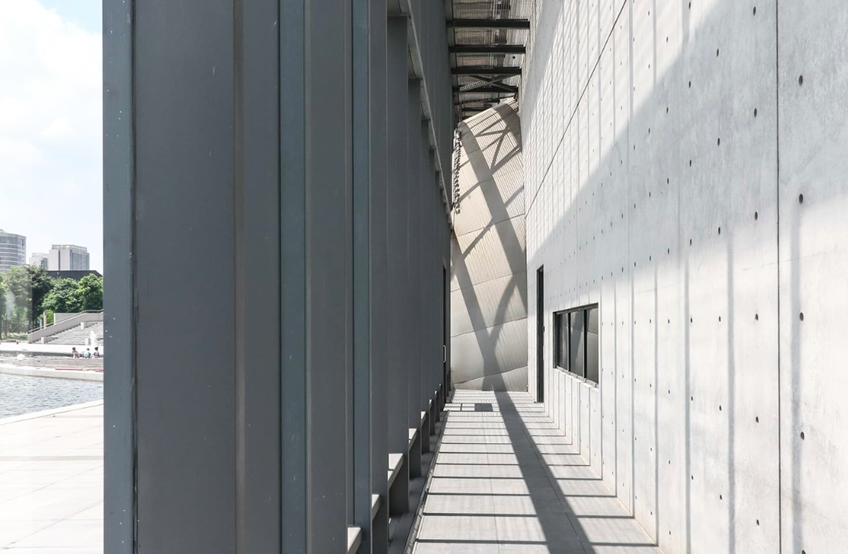 Yueqi Jazzy Li photographs Tadao Ando’s Shanghai Poly Grand Theatre