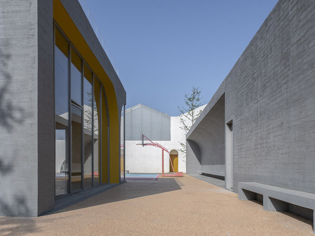 Studio 10 built community center featuring vaulted volumes and smooth corners in Jiaozuo
