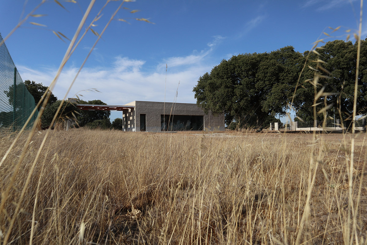 álvaro sánchez de miguel architects built weekend retreat responding new lifestyle trends