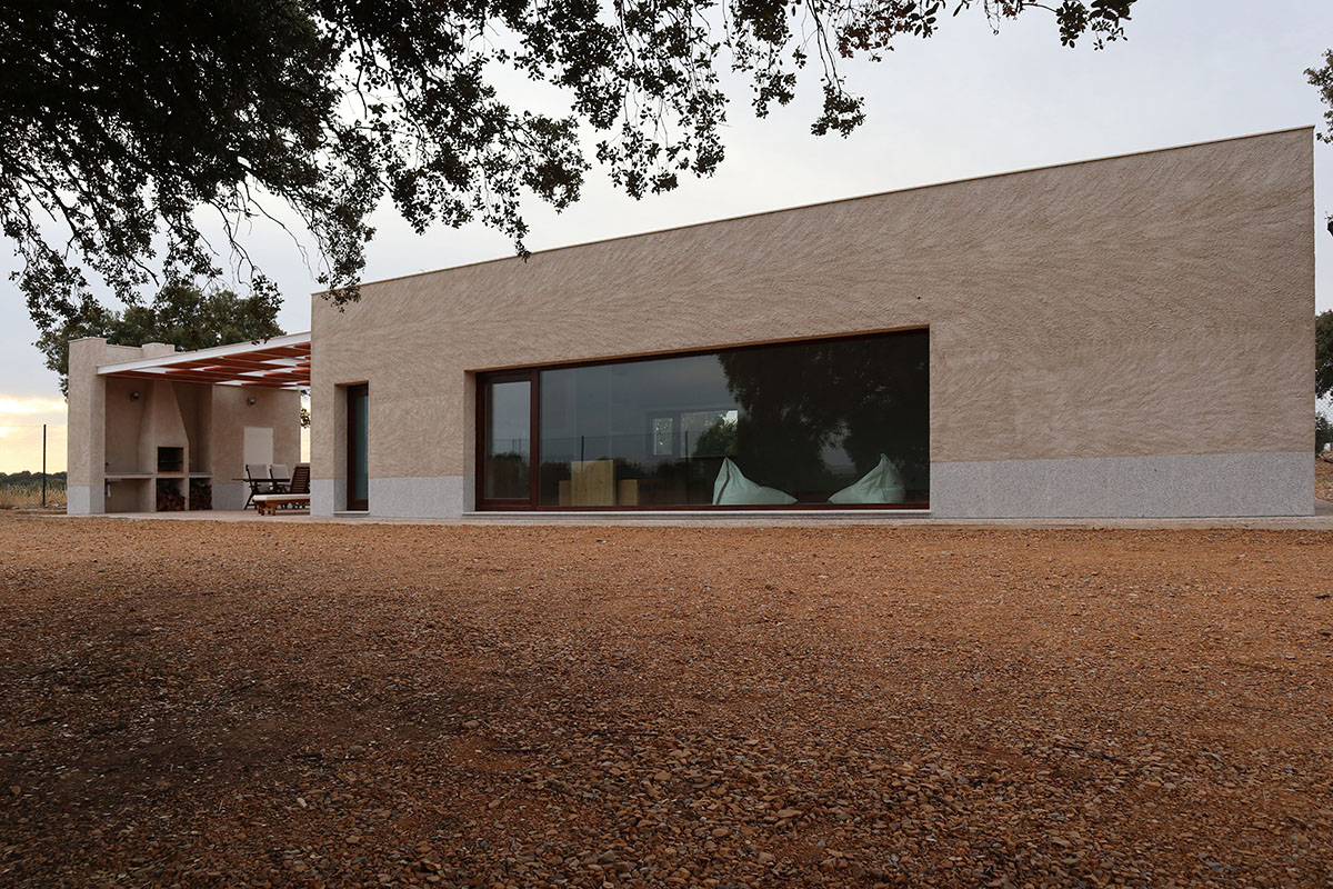 álvaro sánchez de miguel architects built weekend retreat responding new lifestyle trends