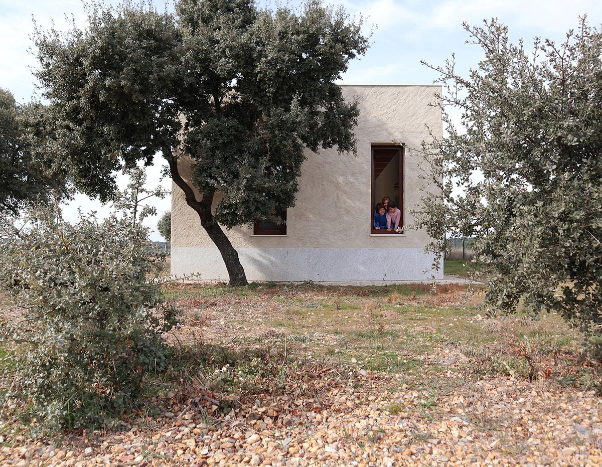 álvaro sánchez de miguel architects built weekend retreat responding new lifestyle trends