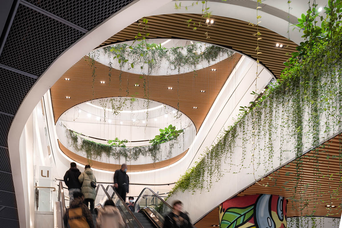 Shopping mall design with plants in Mongolia - iXtenso – retail trends