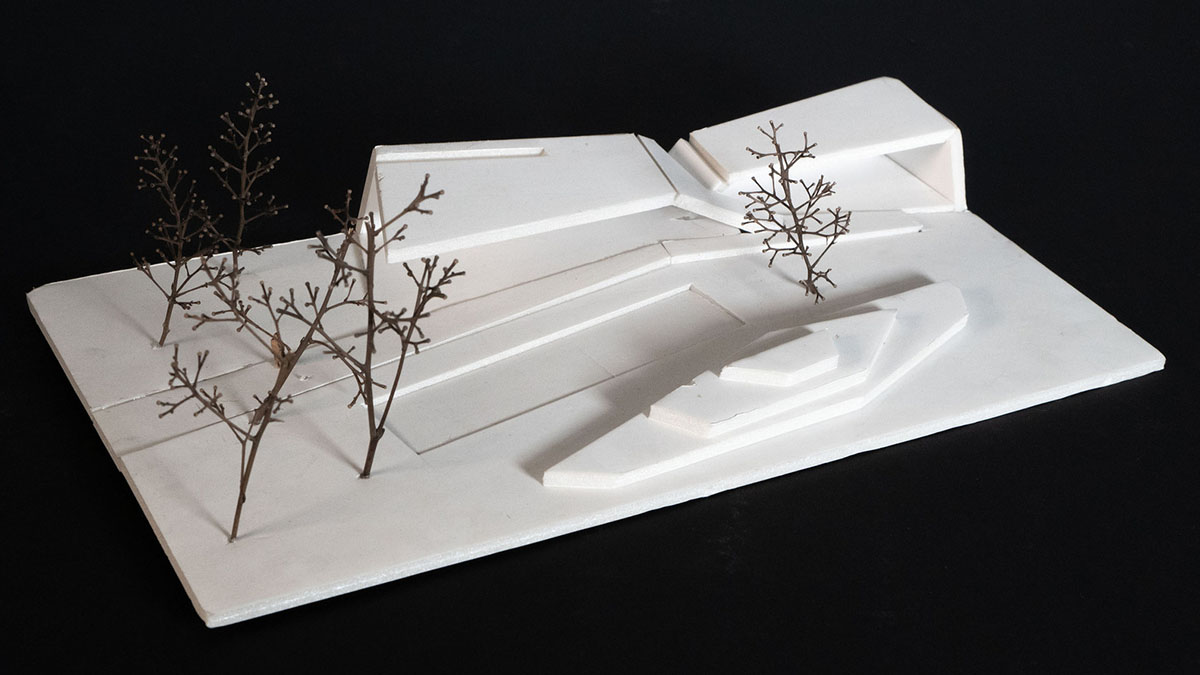 Sincresis Arquitectos designs cross-shaped family house on the outskirts of Córdoba