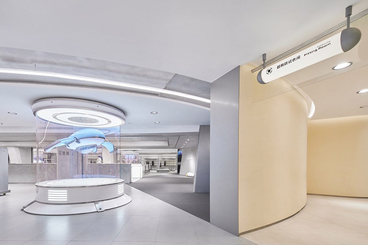 Leaping Creative creates spaceship-like store with tech-integrated elements in Shanghai 