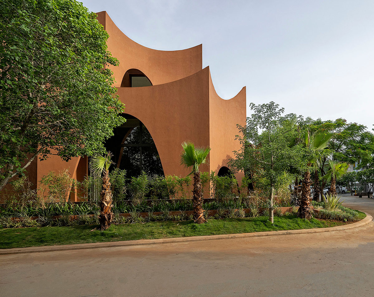 Sanjay Puri Architects лепит Mirai House с крутыми арками, чтобы соответствовать жаркому климату пустыни в Индии 