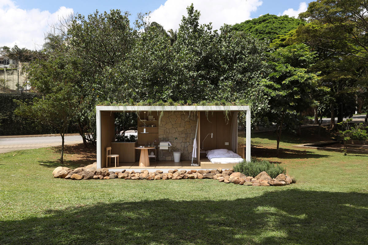 Ticiane Lima Arquitetura & Interiores creates container-like home that is fully open to nature