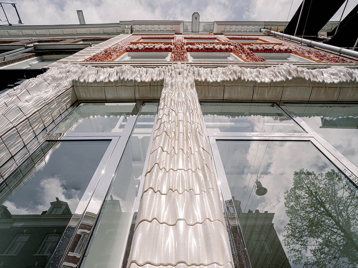 Studio RAP creates façade featuring bespoke 3D-printed ceramic tiles and bricks