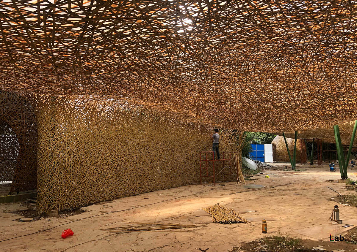 Undulating pavilion by IILab. mimics its surrounding with hand-woven bamboo canopies in Guilin, China