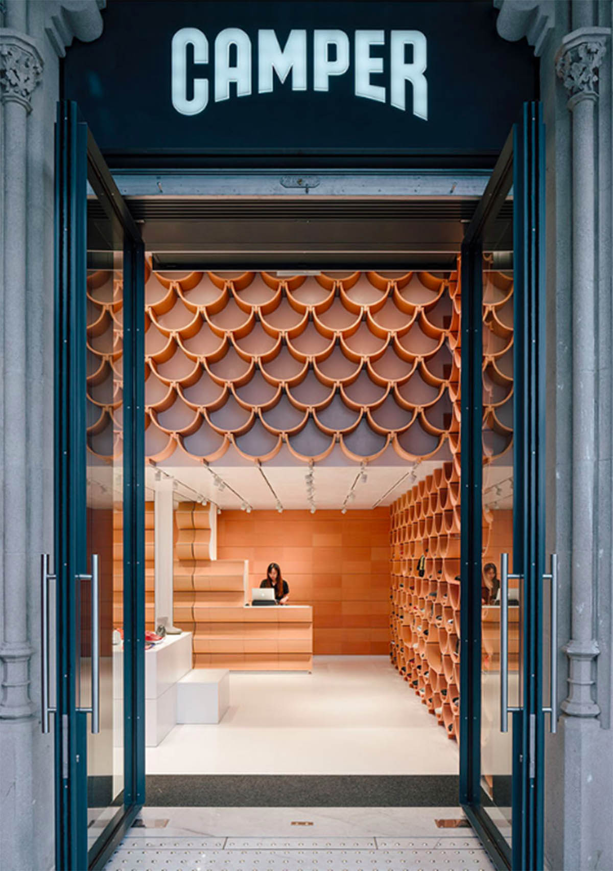 Kengo Kuma and Associates renovates Camper’s first shop in Barcelona with vault-shaped ceramic plates