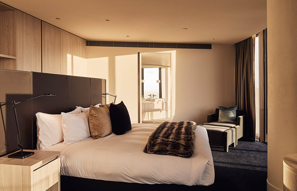 Wood Marsh completes sinuous resort anchored on hand-built locally sourced stone plinth in Australia