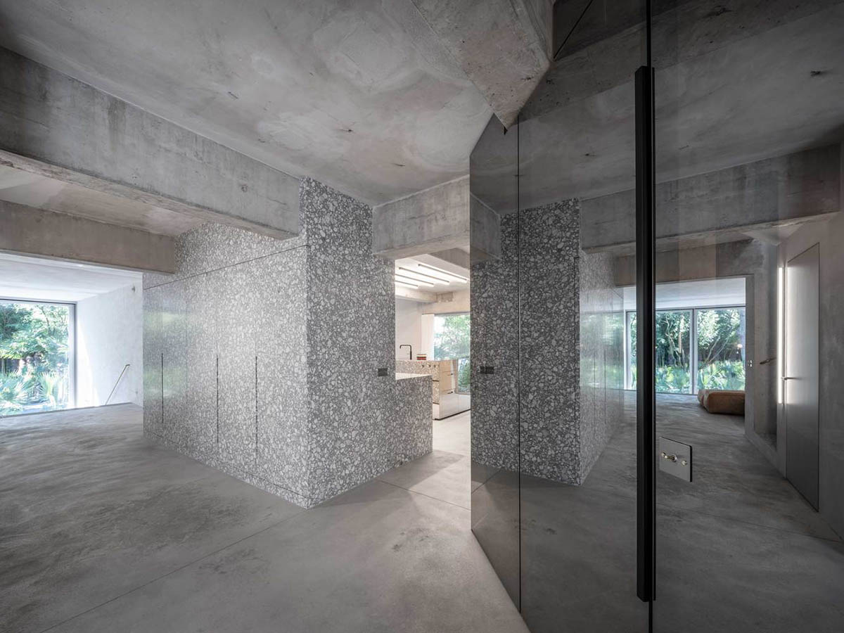 J. Mayer H completes 