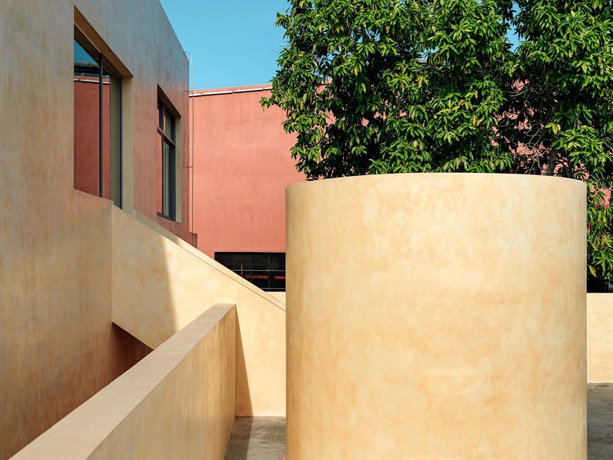 Ladder-Like sandalwood yellow volumes form Buddha artist's exhibition space and studio in China