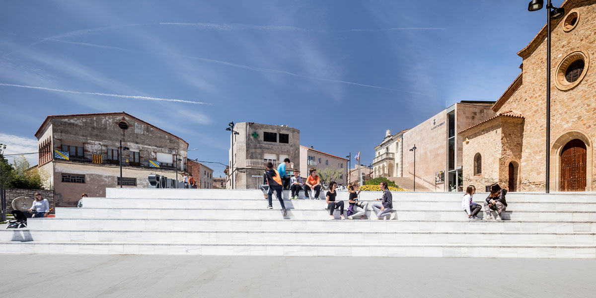 SCOB redesigns old city center of Ódena in Barcelona with continuous public space