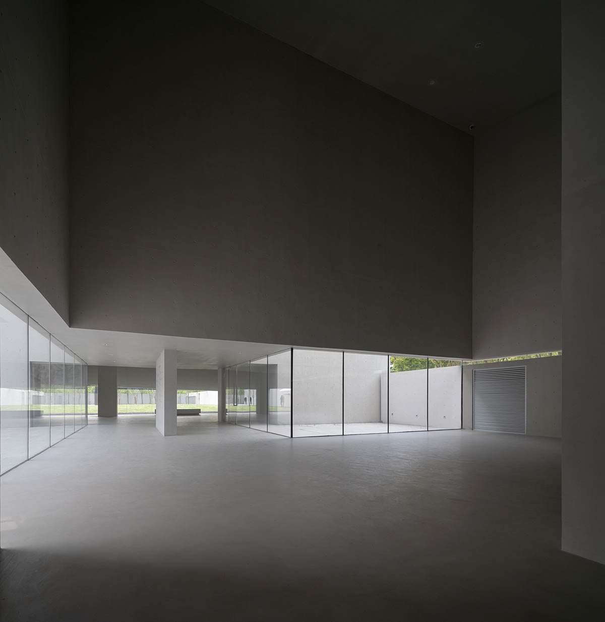 Atelier Deshaus built a memorial with enclosed walls to create a